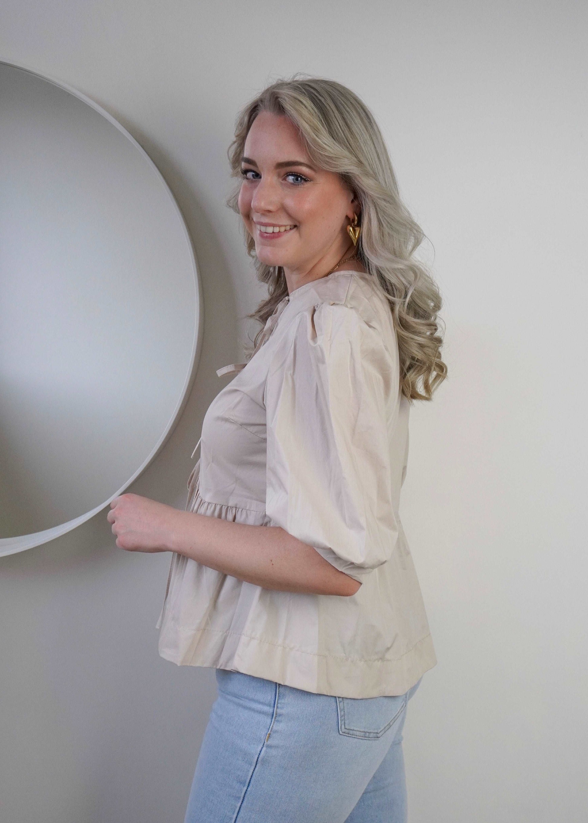 Peplum blouse met strikjes beige | Styles And More