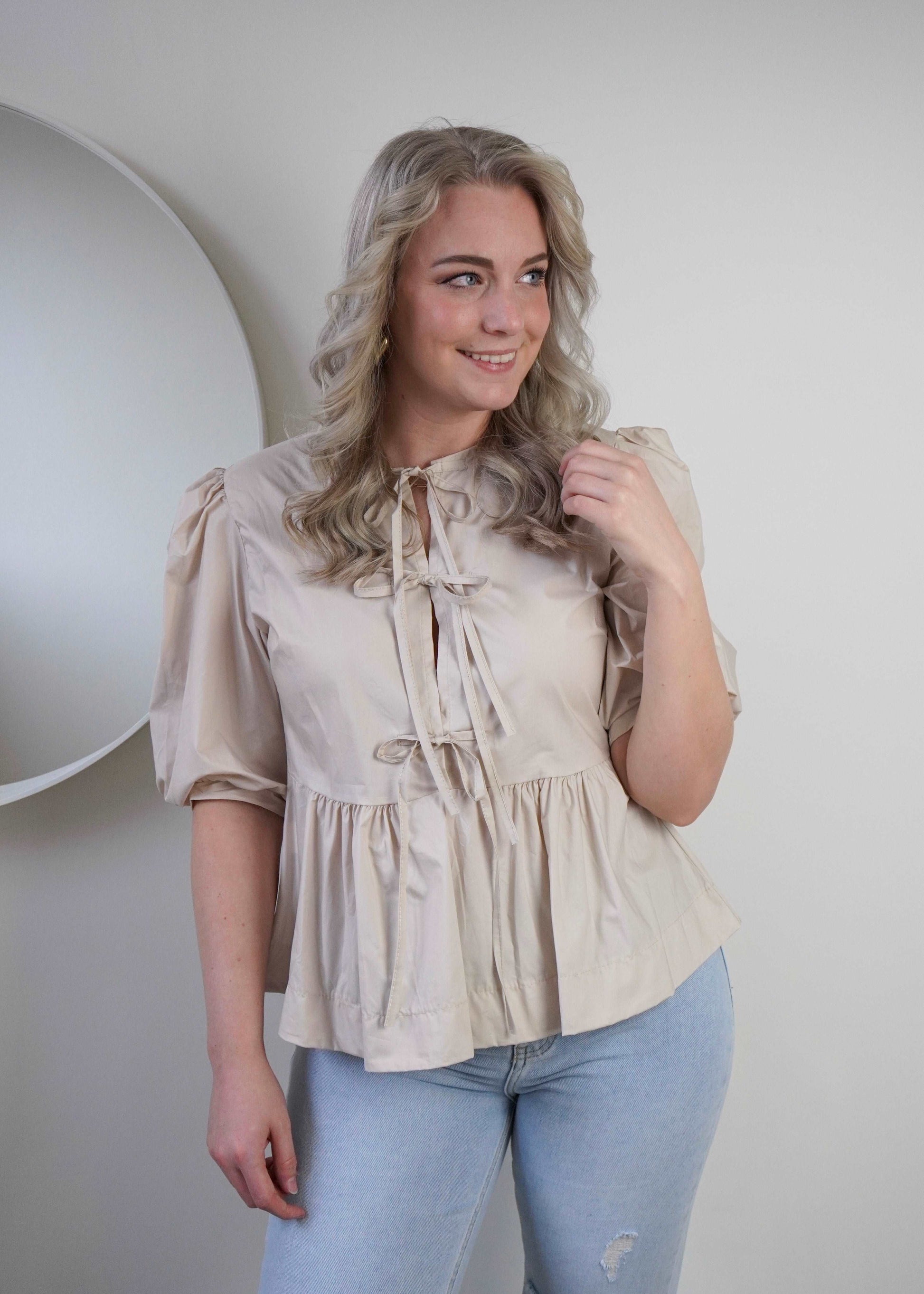 Peplum blouse met strikjes beige | Styles And More