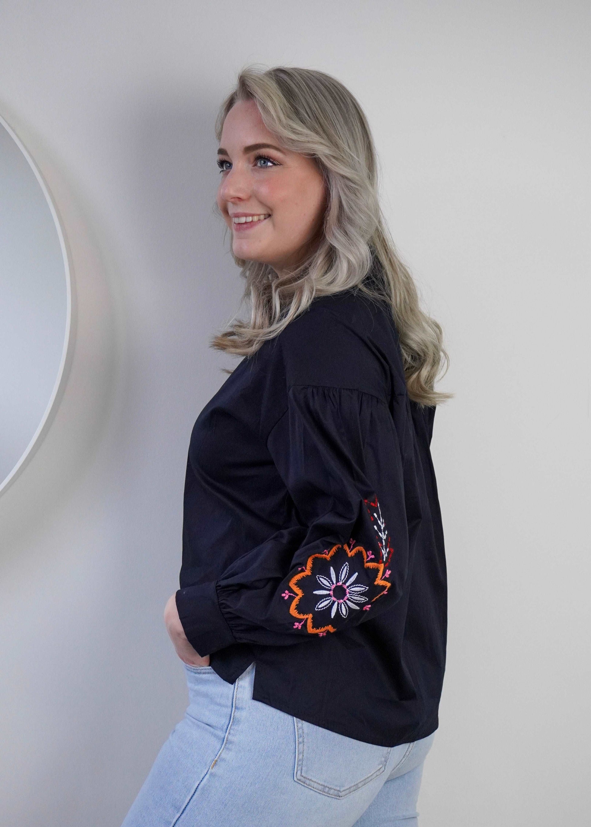 Embroidery blouse met bloemen donkerblauw | Styles And More 