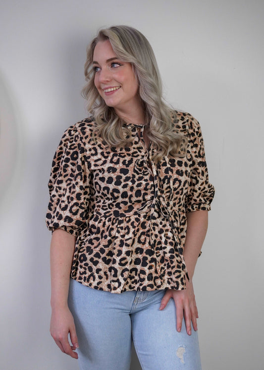 Peplum blouse met strikjes panterprint | Styles And More