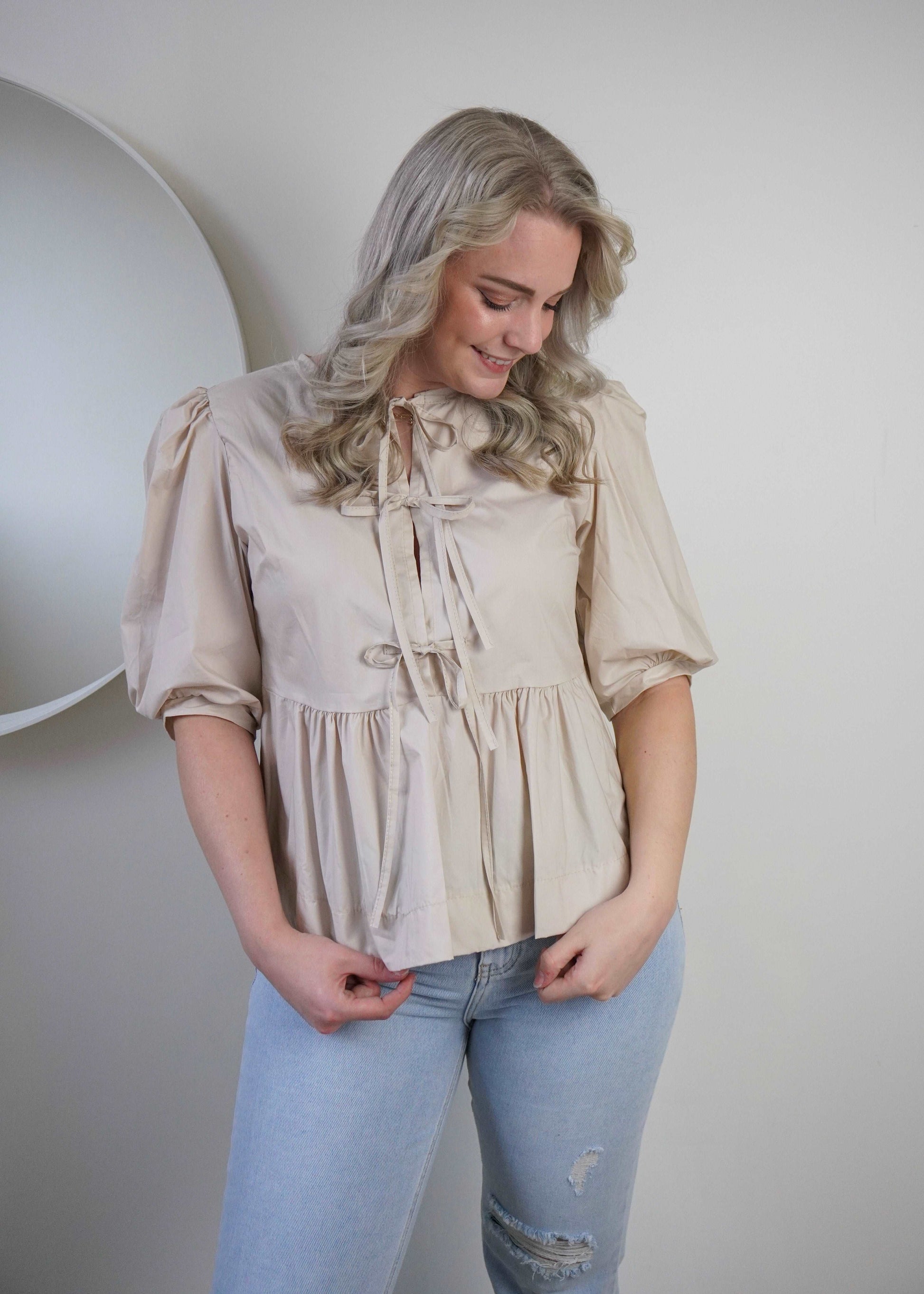 Peplum blouse met strikjes beige | Styles And More